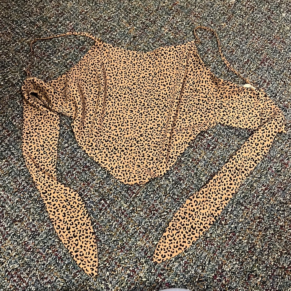LA Hearts cheetah print tank top with a tie back. Size L.